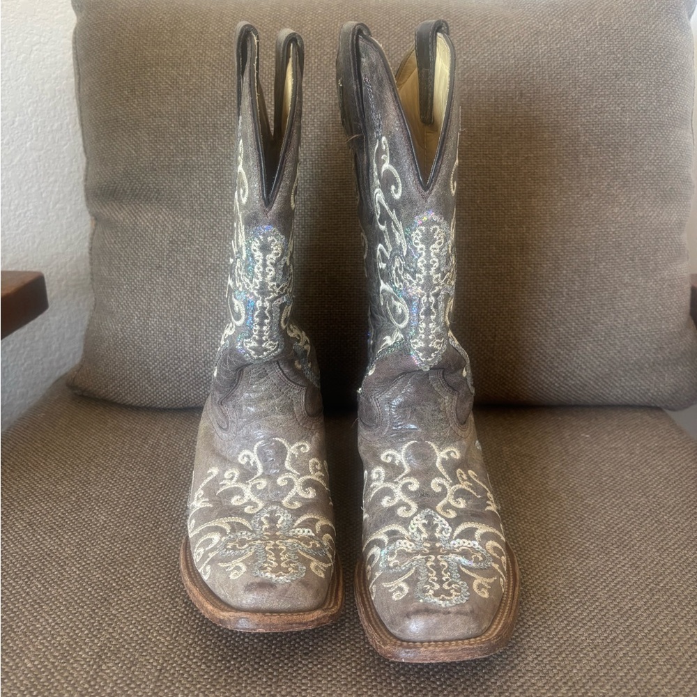 Embroidered Gray Heeled Boots